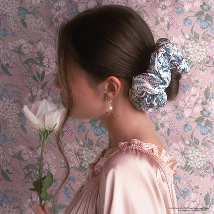 kitsch Bridgerton x Kitsch Satin Pillow Scrunchies® in Toile in Bloom