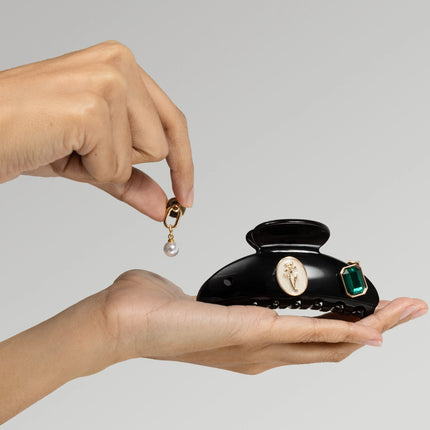 kitsch KitschPop™️ Curved Claw Clip & Charms in Vintage Black